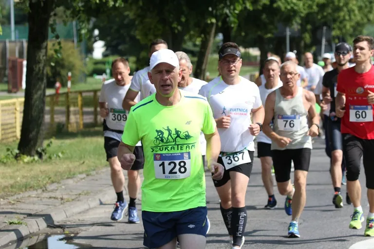 Półmaraton Kurpiowski za nami. Dąbrowski zwycięża, Gawkowski dwudziesty (zdjęcia, wideo)
