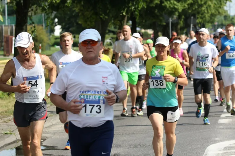 Półmaraton Kurpiowski za nami. Dąbrowski zwycięża, Gawkowski dwudziesty (zdjęcia, wideo)
