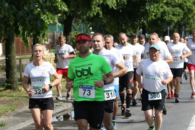Półmaraton Kurpiowski za nami. Dąbrowski zwycięża, Gawkowski dwudziesty (zdjęcia, wideo)