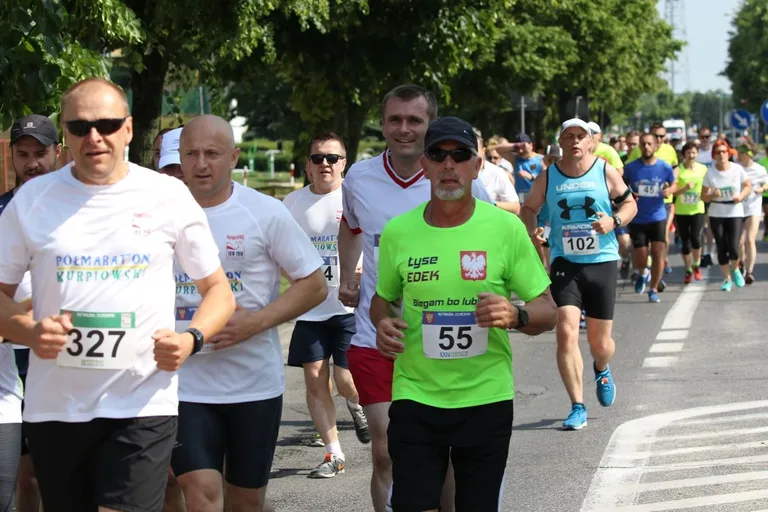 Półmaraton Kurpiowski za nami. Dąbrowski zwycięża, Gawkowski dwudziesty (zdjęcia, wideo)