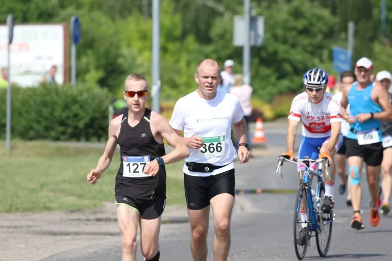 Półmaraton Kurpiowski za nami. Dąbrowski zwycięża, Gawkowski dwudziesty (zdjęcia, wideo)