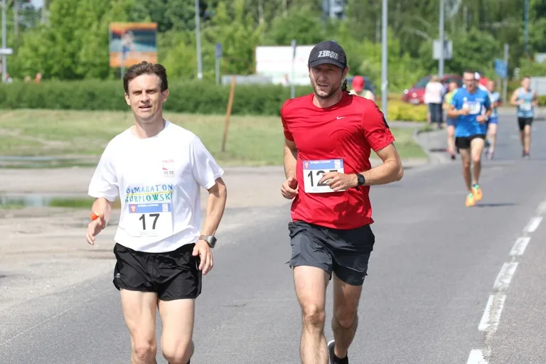 Półmaraton Kurpiowski za nami. Dąbrowski zwycięża, Gawkowski dwudziesty (zdjęcia, wideo)