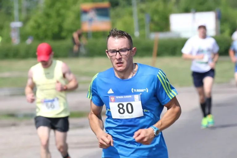 Półmaraton Kurpiowski za nami. Dąbrowski zwycięża, Gawkowski dwudziesty (zdjęcia, wideo)