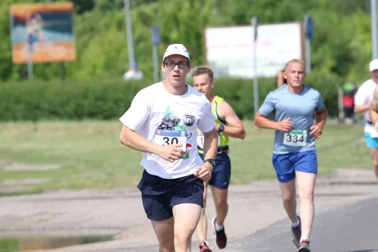 Półmaraton Kurpiowski za nami. Dąbrowski zwycięża, Gawkowski dwudziesty (zdjęcia, wideo)