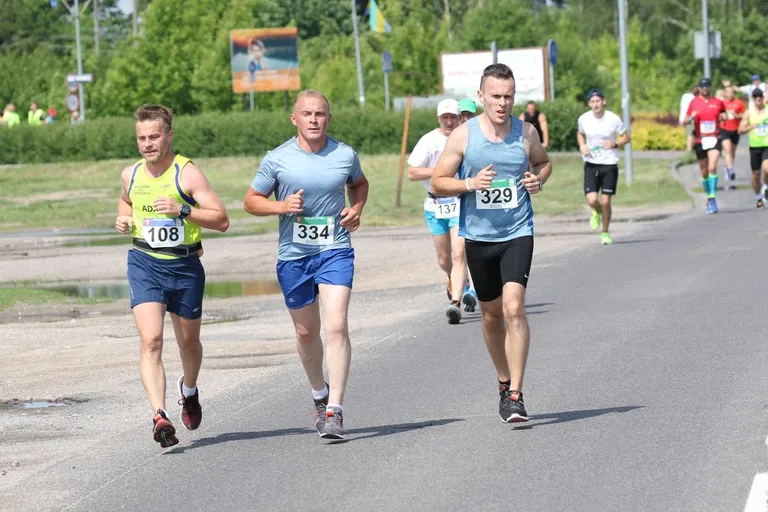 Półmaraton Kurpiowski za nami. Dąbrowski zwycięża, Gawkowski dwudziesty (zdjęcia, wideo)