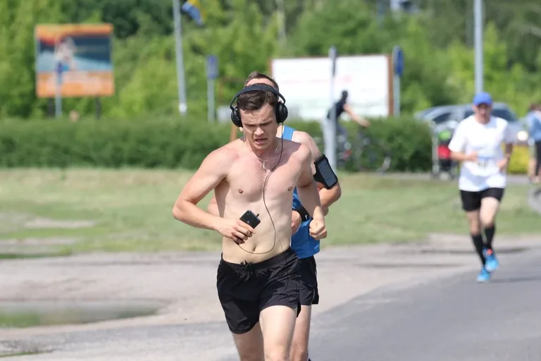 Półmaraton Kurpiowski za nami. Dąbrowski zwycięża, Gawkowski dwudziesty (zdjęcia, wideo)