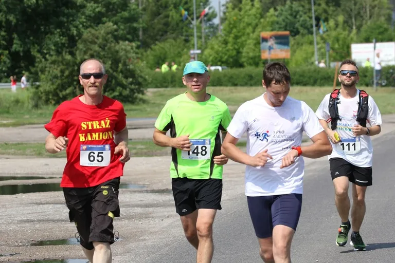 Półmaraton Kurpiowski za nami. Dąbrowski zwycięża, Gawkowski dwudziesty (zdjęcia, wideo)