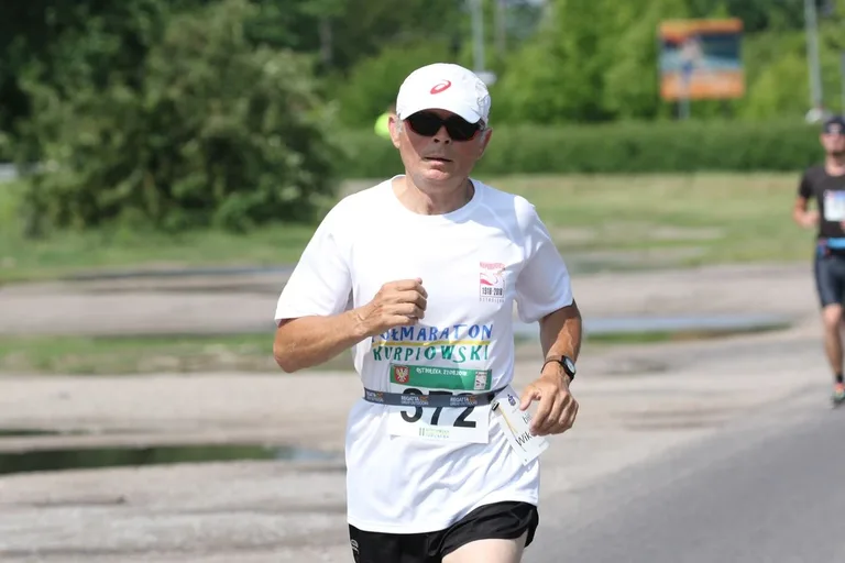 Półmaraton Kurpiowski za nami. Dąbrowski zwycięża, Gawkowski dwudziesty (zdjęcia, wideo)