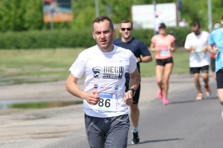 Półmaraton Kurpiowski za nami. Dąbrowski zwycięża, Gawkowski dwudziesty (zdjęcia, wideo)