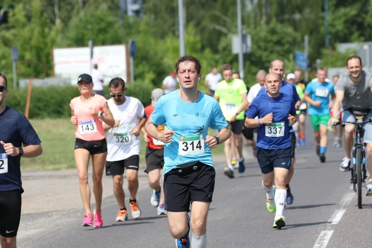 Półmaraton Kurpiowski za nami. Dąbrowski zwycięża, Gawkowski dwudziesty (zdjęcia, wideo)