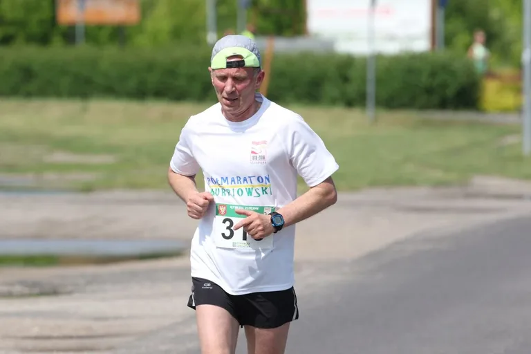 Półmaraton Kurpiowski za nami. Dąbrowski zwycięża, Gawkowski dwudziesty (zdjęcia, wideo)
