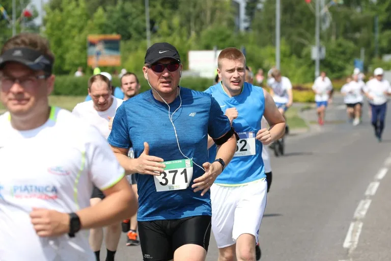 Półmaraton Kurpiowski za nami. Dąbrowski zwycięża, Gawkowski dwudziesty (zdjęcia, wideo)
