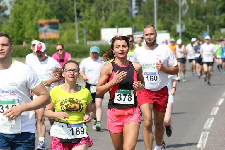 Półmaraton Kurpiowski za nami. Dąbrowski zwycięża, Gawkowski dwudziesty (zdjęcia, wideo)