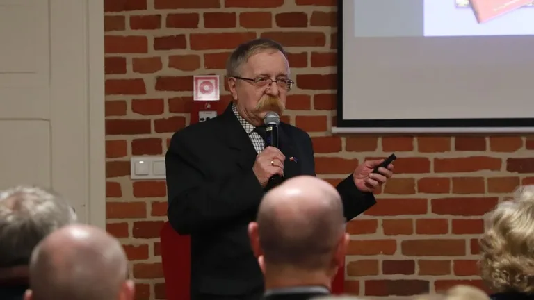 "Dobrze dla Ostrowi zasłużeni". Wieczór wspomnień w miejskiej bibliotece (zdjęcia)