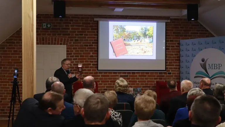 "Dobrze dla Ostrowi zasłużeni". Wieczór wspomnień w miejskiej bibliotece (zdjęcia)