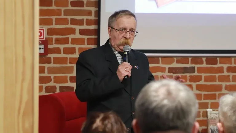 "Dobrze dla Ostrowi zasłużeni". Wieczór wspomnień w miejskiej bibliotece (zdjęcia)