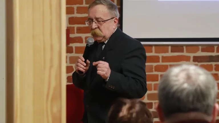 "Dobrze dla Ostrowi zasłużeni". Wieczór wspomnień w miejskiej bibliotece (zdjęcia)