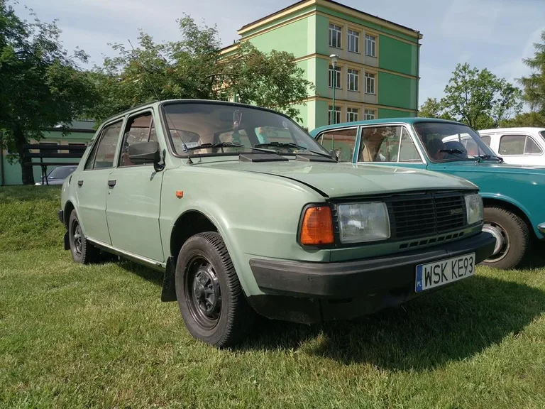 Zlot pojazdów klasycznych i zabytkowych w "Rubinku" (zdjęcia)