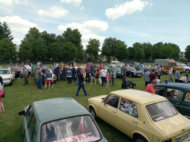 Zlot pojazdów klasycznych i zabytkowych w "Rubinku" (zdjęcia)
