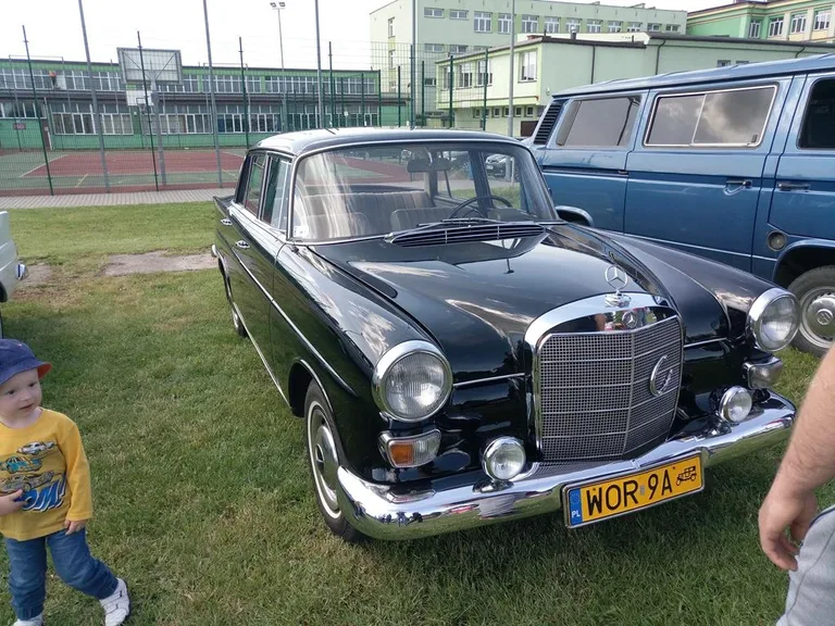 Zlot pojazdów klasycznych i zabytkowych w "Rubinku" (zdjęcia)