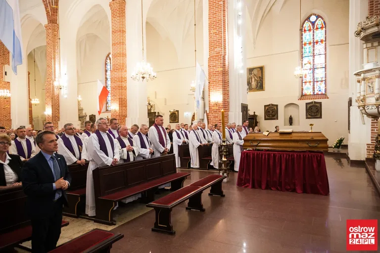 Ostatnia droga śp. ks. prał. Edmunda Chmielewskiego (zdjęcia, wideo)