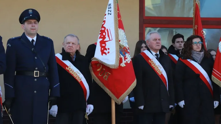 Obchody Narodowego Dnia Pamięci Żołnierzy Wyklętych w Ostrowi Mazowieckiej. Bieg, msza i hołd bohaterom (zdjęcia)