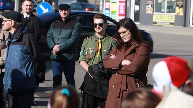 Obchody Narodowego Dnia Pamięci Żołnierzy Wyklętych w Ostrowi Mazowieckiej. Bieg, msza i hołd bohaterom (zdjęcia)