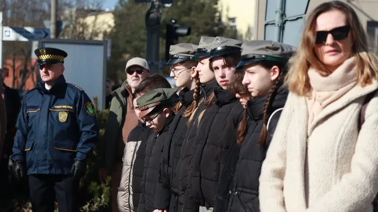 Obchody Narodowego Dnia Pamięci Żołnierzy Wyklętych w Ostrowi Mazowieckiej. Bieg, msza i hołd bohaterom (zdjęcia)