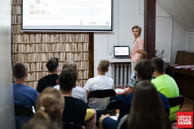 Warsztaty dla gimnazjalistów w ostrowskiej bibliotece (zdjęcia, wideo)