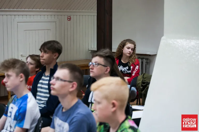 Warsztaty dla gimnazjalistów w ostrowskiej bibliotece (zdjęcia, wideo)