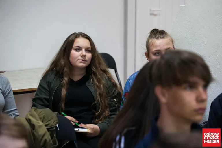 Warsztaty dla gimnazjalistów w ostrowskiej bibliotece (zdjęcia, wideo)