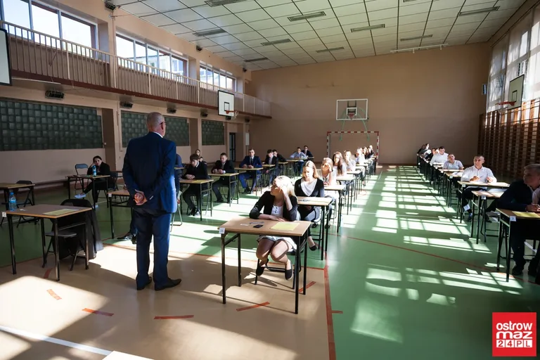 Drugi dzień matur. Dziś królowa nauk (zdjęcia)