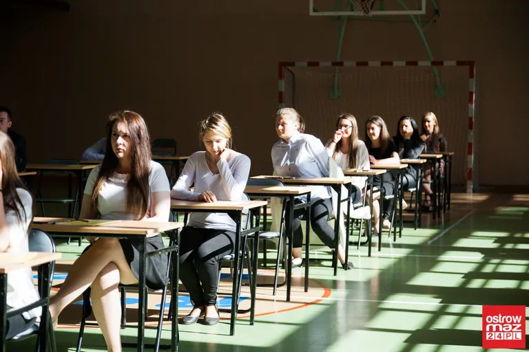 Drugi dzień matur. Dziś królowa nauk (zdjęcia)