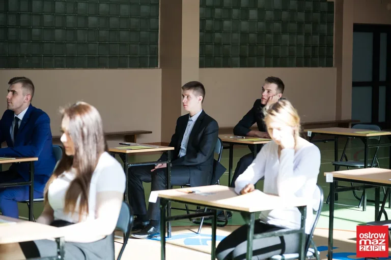Drugi dzień matur. Dziś królowa nauk (zdjęcia)