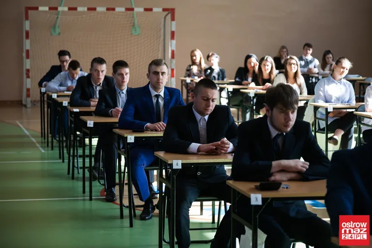 Drugi dzień matur. Dziś królowa nauk (zdjęcia)