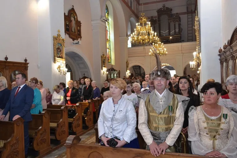 Brok na biało-czerwono (zdjęcia)