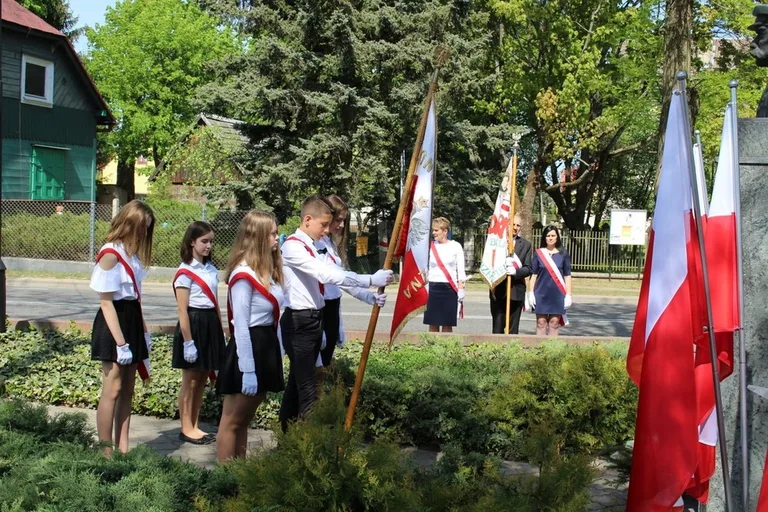 Brok na biało-czerwono (zdjęcia)