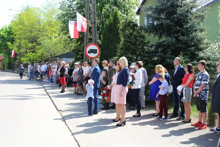 Brok na biało-czerwono (zdjęcia)