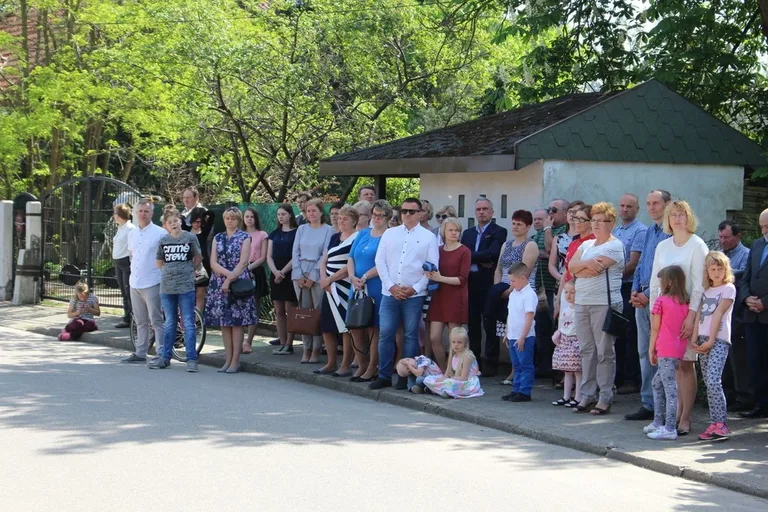 Brok na biało-czerwono (zdjęcia)
