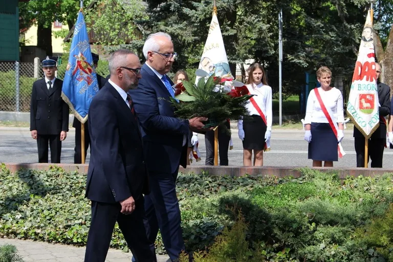 Brok na biało-czerwono (zdjęcia)