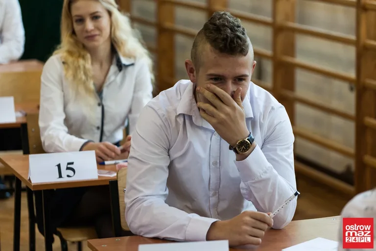 Abiturienci "Rubinka" zdają egzamin z języka polskiego (zdjęcia)