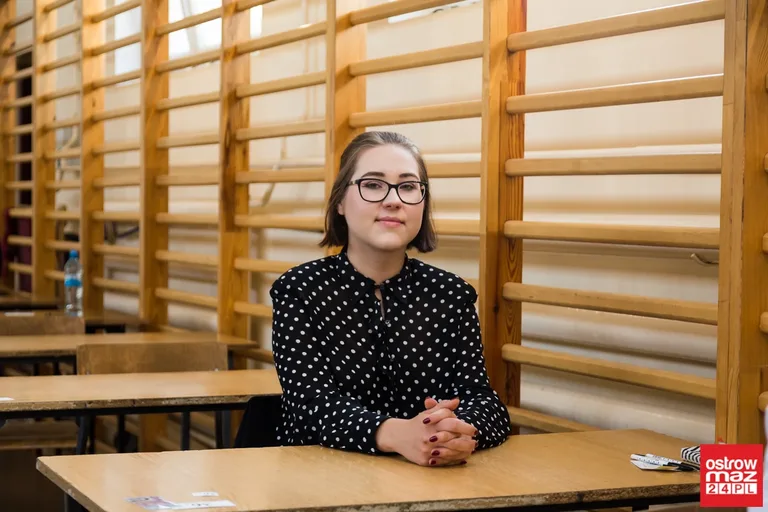 Maturzyści "Ekonomika" mierzą się z językiem polskim (zdjęcia)