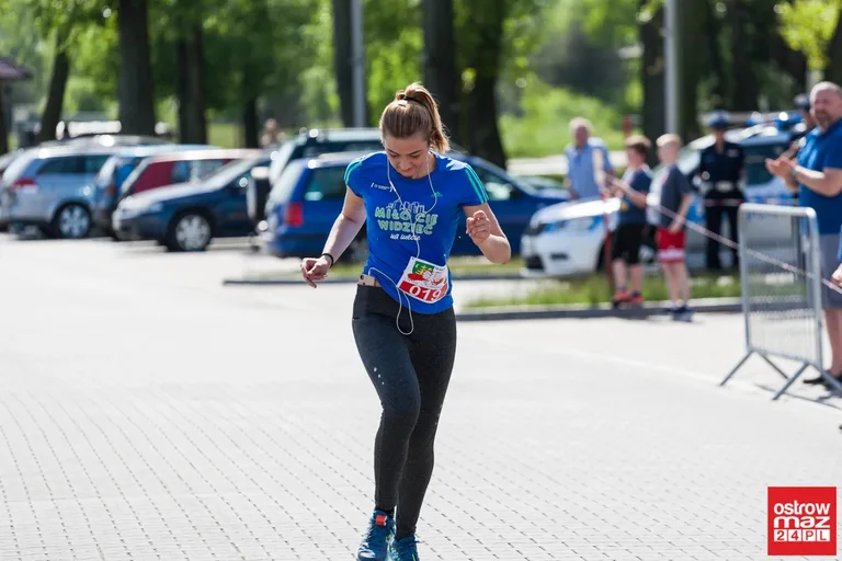 Ostrowianie biegiem uczcili konstytucję (zdjęcia, wideo)