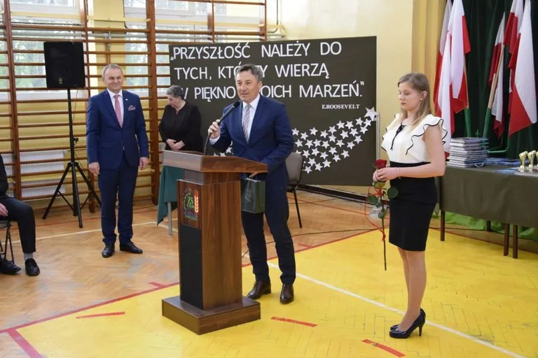 Maturzyści lubiejewskiej placówki opuścili szkolne mury (zdjęcia)