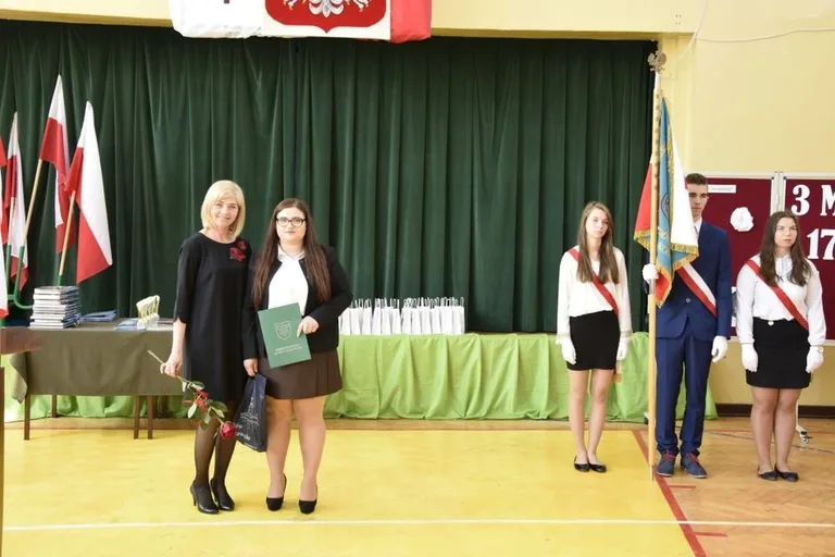 Maturzyści lubiejewskiej placówki opuścili szkolne mury (zdjęcia)
