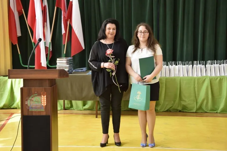 Maturzyści lubiejewskiej placówki opuścili szkolne mury (zdjęcia)