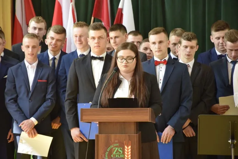 Maturzyści lubiejewskiej placówki opuścili szkolne mury (zdjęcia)