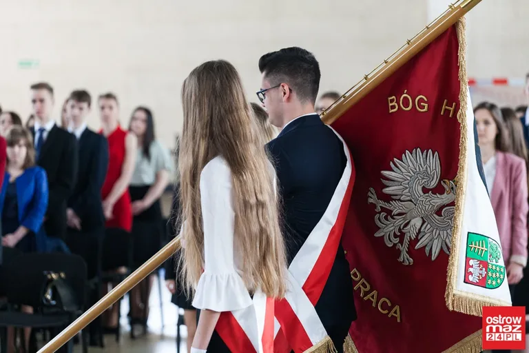Maturzyści "Kopernika" opuścili szkolne mury (zdjęcia, wideo)