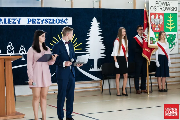 Maturzyści "Kopernika" opuścili szkolne mury (zdjęcia, wideo)