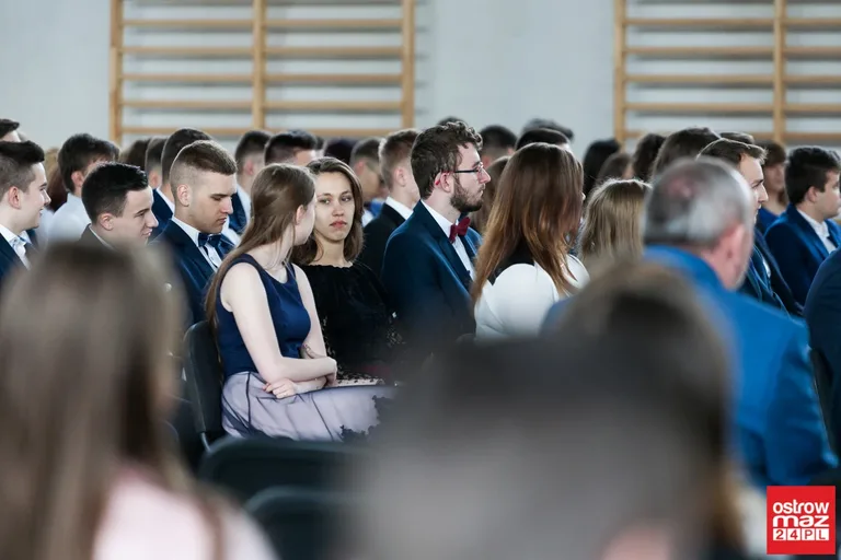 Maturzyści "Kopernika" opuścili szkolne mury (zdjęcia, wideo)